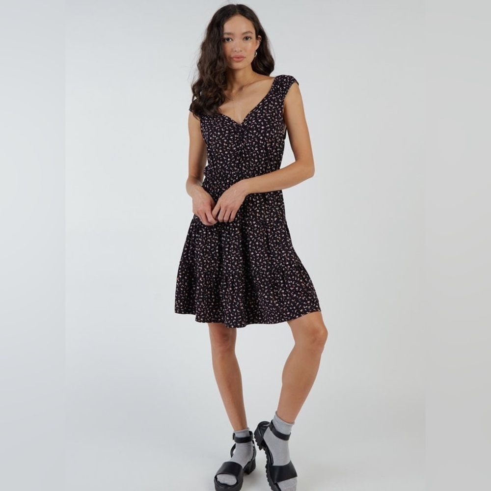 Sadie & Sage Elegant Black and Pink‎ Floral Dress NWT Small